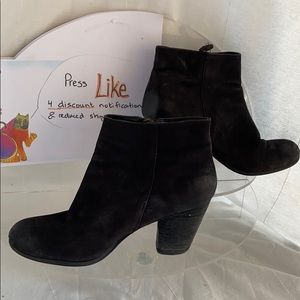 Black leather booties - zipper on outside!